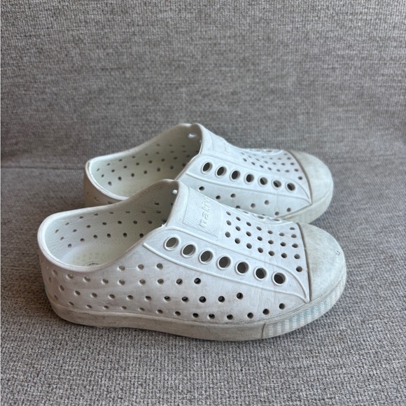 Native Kids' Gray Water Shoes - Picture 2 of 5